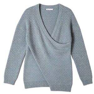 Long Gray Knit Wrap Sweater - Chic & Cozy V-Neck Tunic - Size [Inserta Talla] ✨